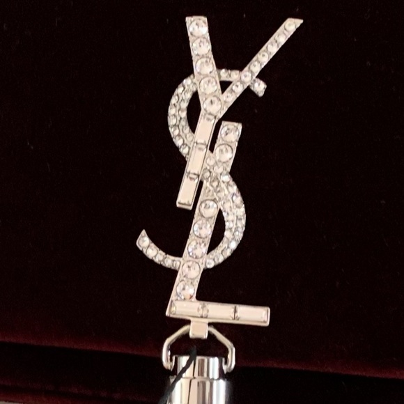 STUNNING! KATE CHAIN WALLET W/TASSEL IN VELOURS AND CRYSTALS. - Picture 1 of 8